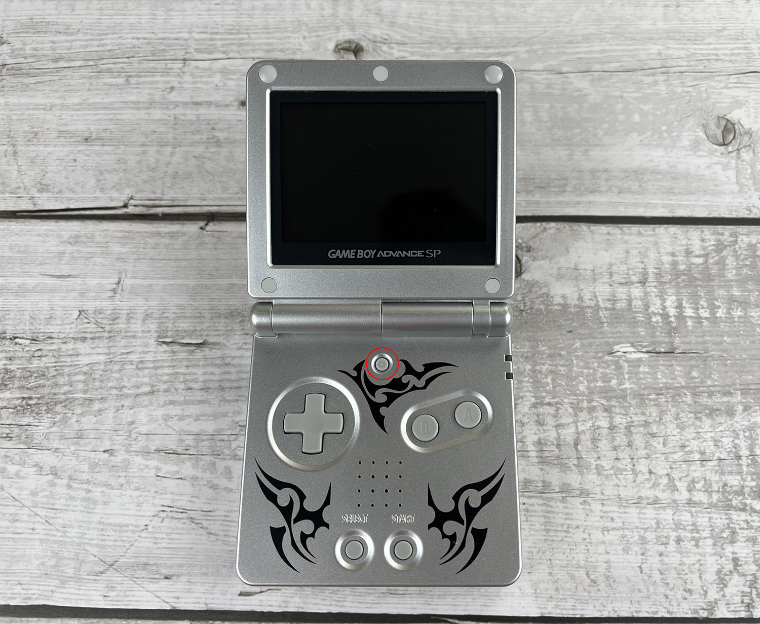 Game Boy Advance SP AGS-001 и Game Boy Advance SP AGS-101