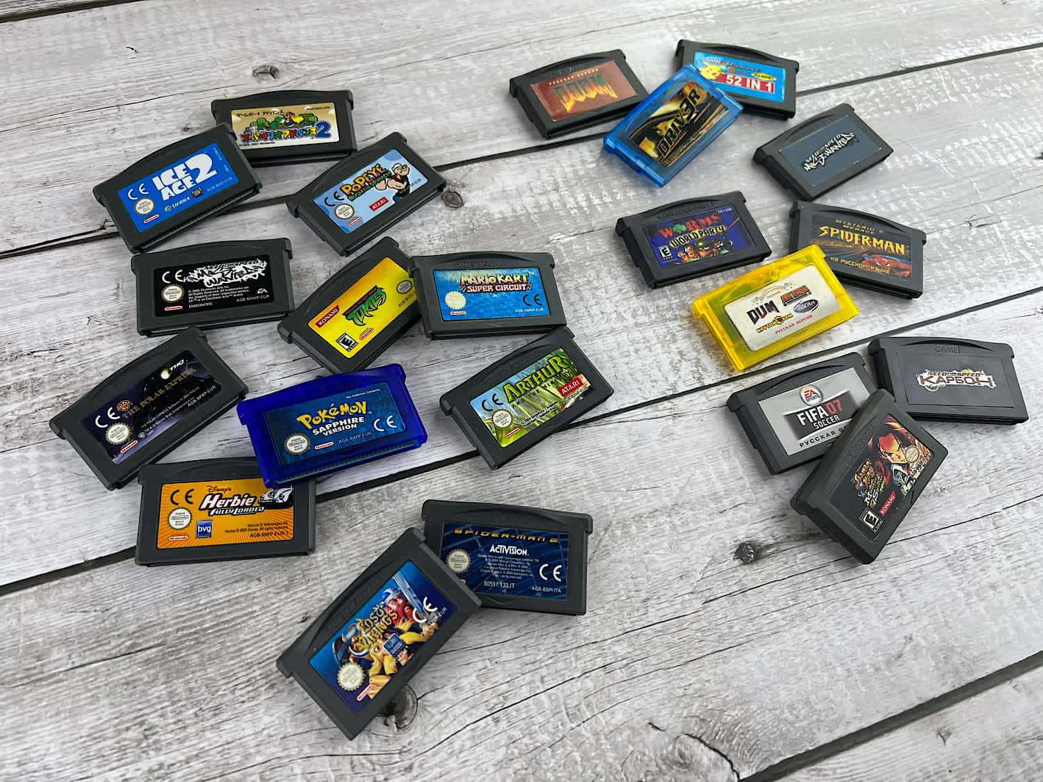 Оригинальные и пиратские картриджи Game Boy Advance