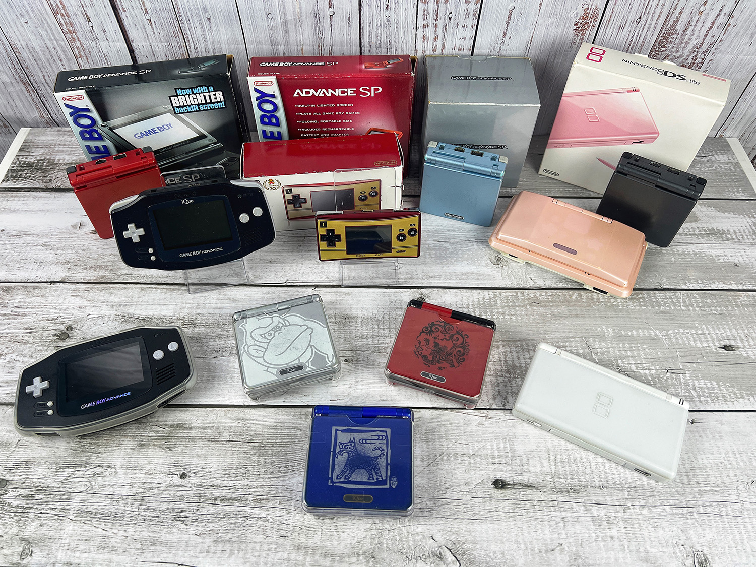 Какую купить консоль семейства Game Boy Advance?
