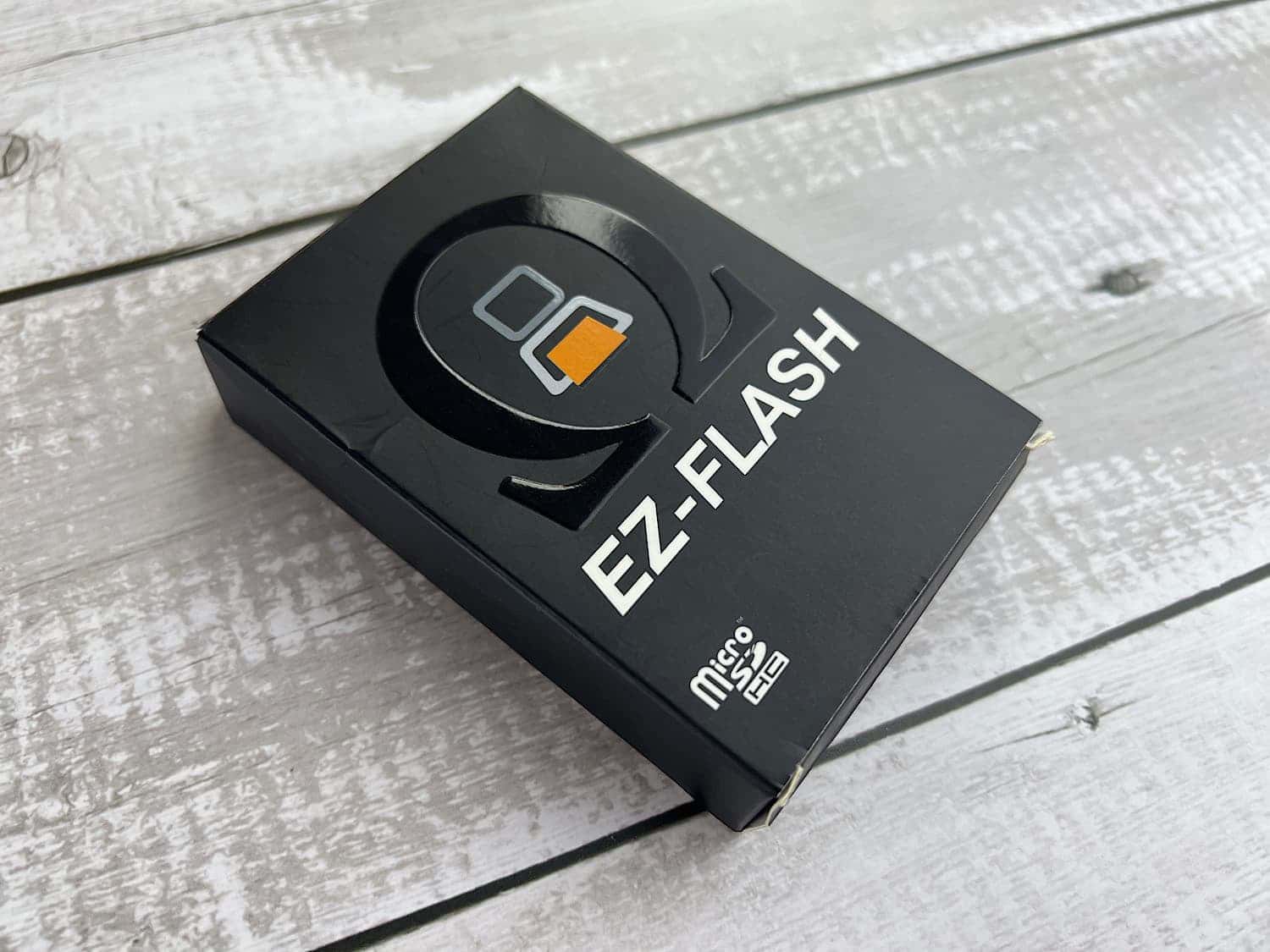 EZ-FLASH Omega коробка