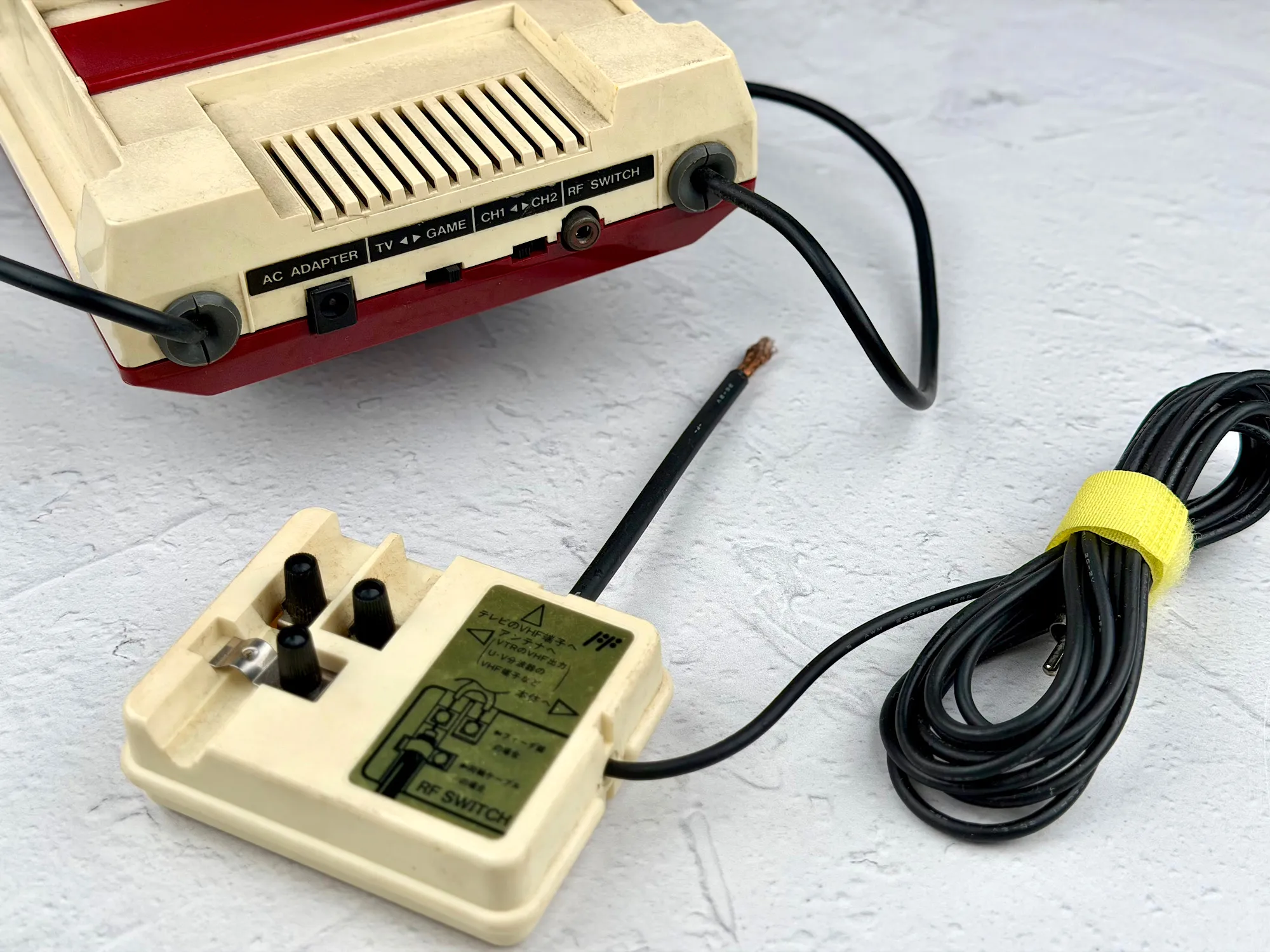 Nintendo Family Computer Famicom антенный разветвитель/переключатель Nintendo Family Computer Famicom антенный разветвитель/переключатель