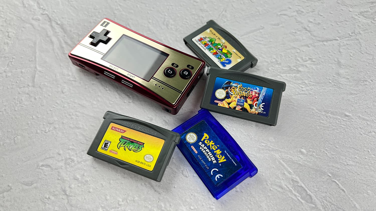 Game Boy Micro и Game Boy Advance картриджи