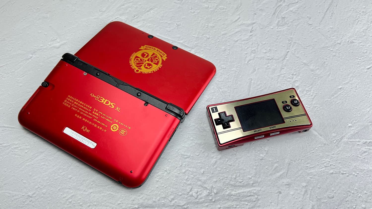Game Boy Micro и Nintendo 3DS XL