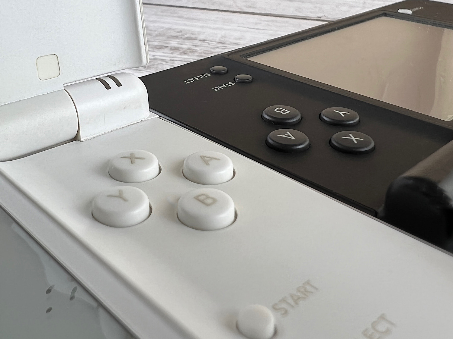 Nintendo DS Lite и Nintendo DSi сравнение кнопок