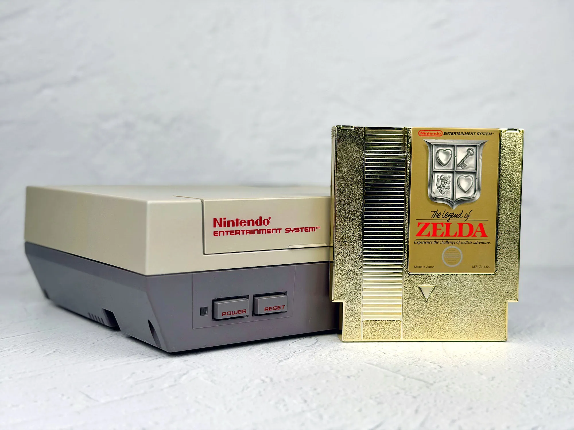 Original gold The Legend of Zelda cartridge for NES Original gold The Legend of Zelda cartridge for NES