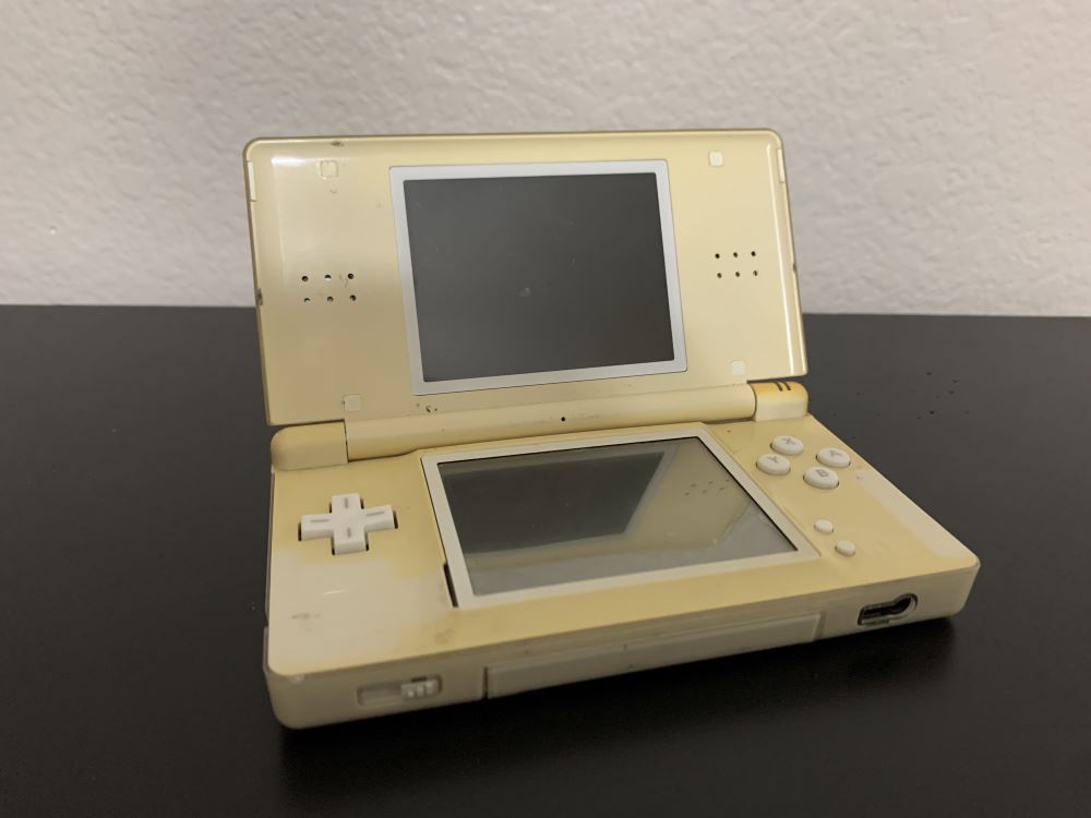 прототип Nintendo DS Lite с номером C/USG-CPU-X2B