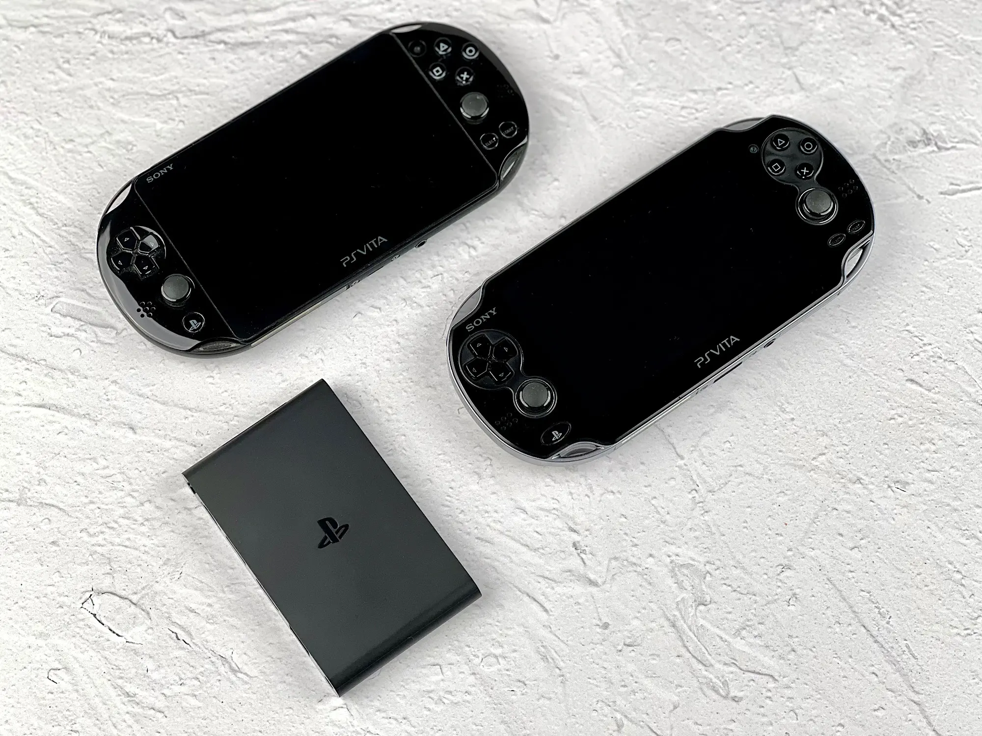 Как отличить PS Vita PCH-1000 от PCH-2000?