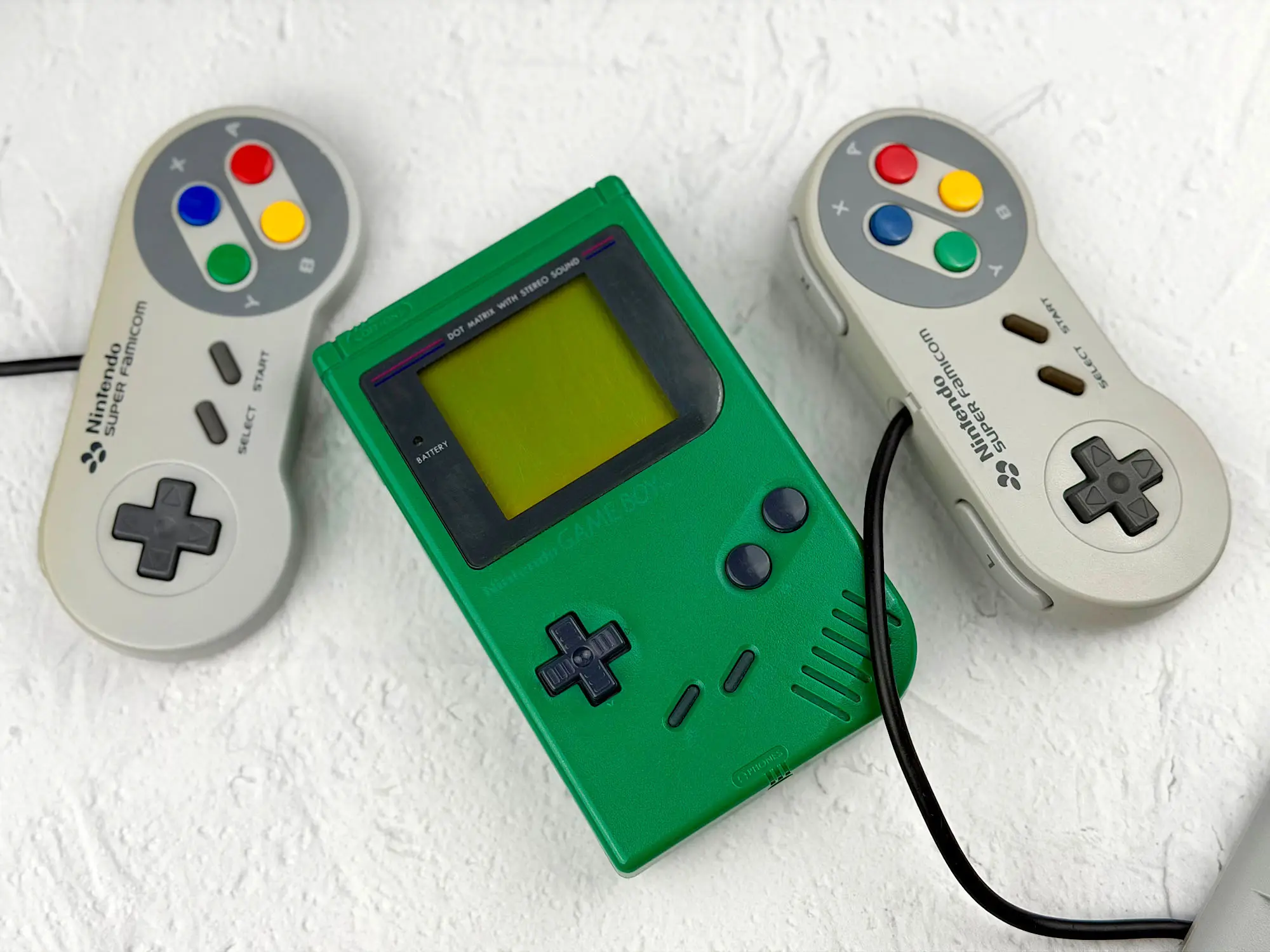 Game Boy и контроллер Super Famicom Сравнение управления: Game Boy и контроллер Super Famicom