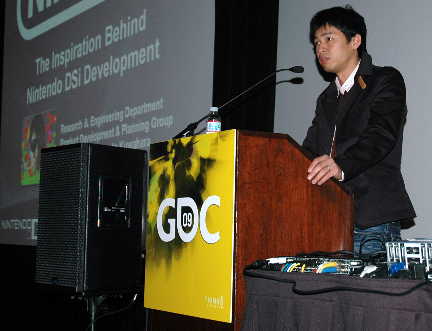 Масато Кувахара выступает на выставке GDC2009